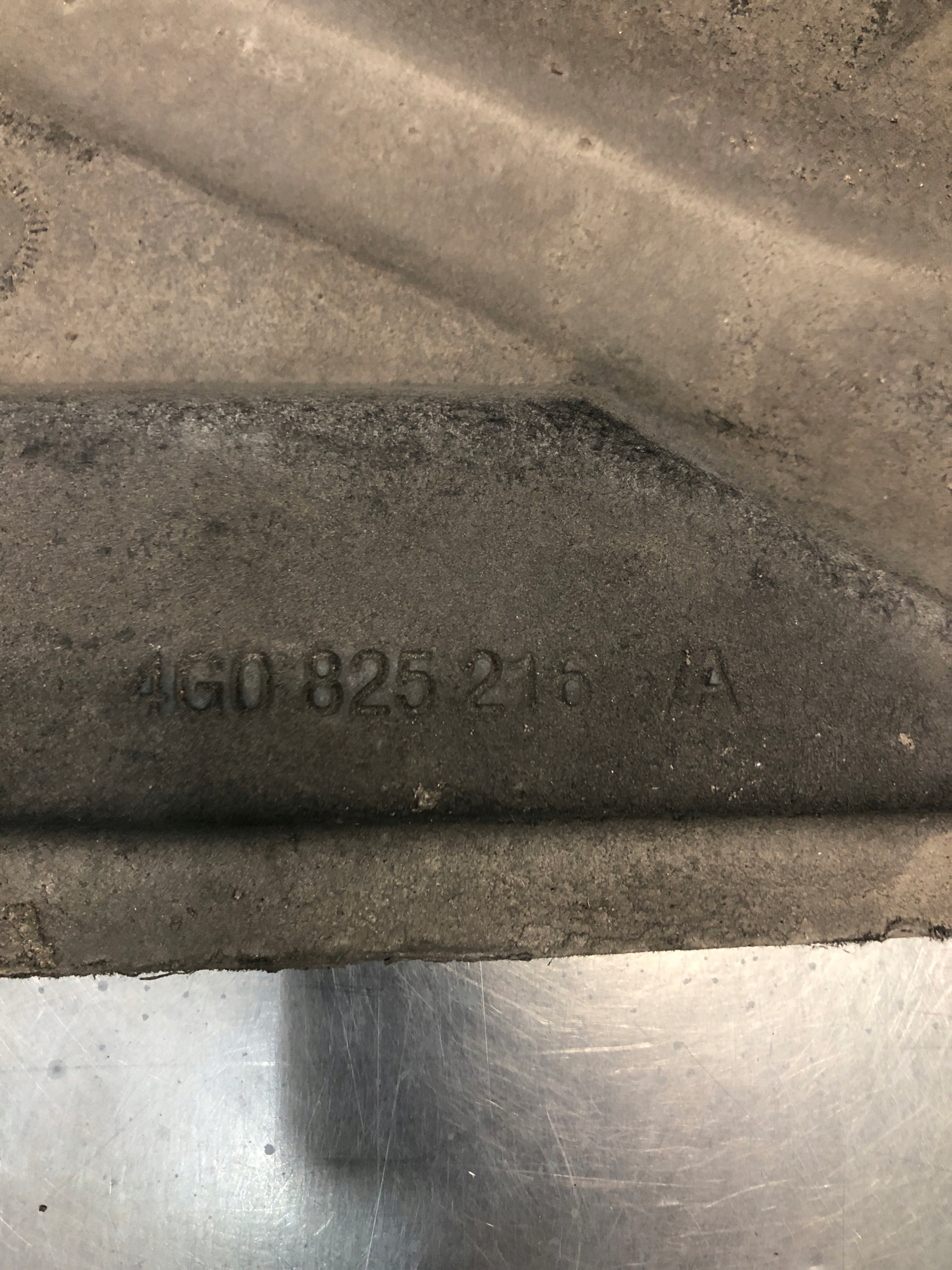 Audi A6 C7 4G0825216A Protection Sous Moteur image 6