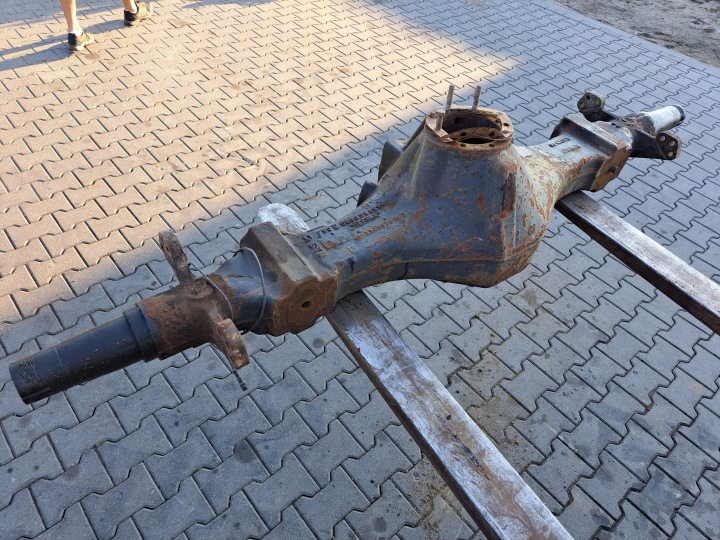 Taka-akselin tasauspyörästön suojus Renault Midlum Dci 180 R 17.5