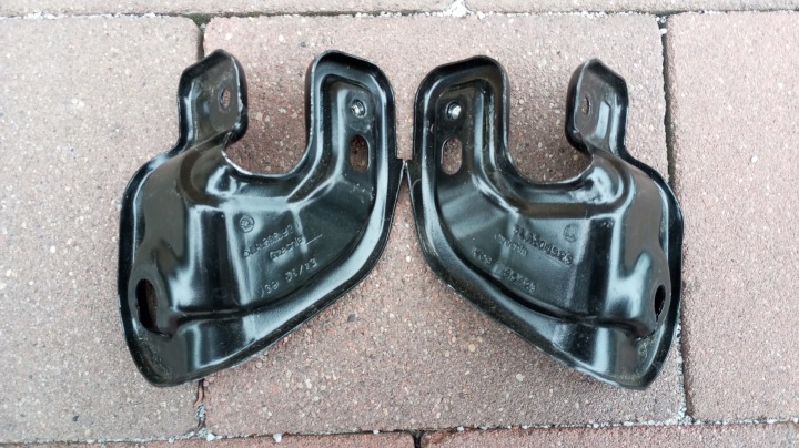 SKODA ENYAQ 5LA--- Front left-right mounting bracket 5LA806929/930