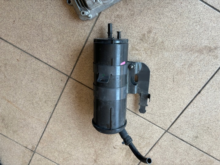 Ford Ecosport polttoainehöyrysuodatin dn15-9d665-aa