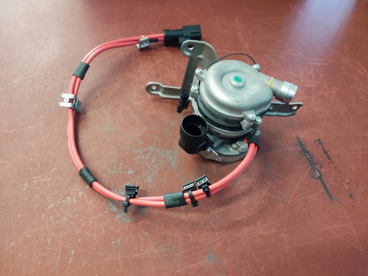Käytetty ilmamäärämittari MERCEDES-BENZ 0001402700
