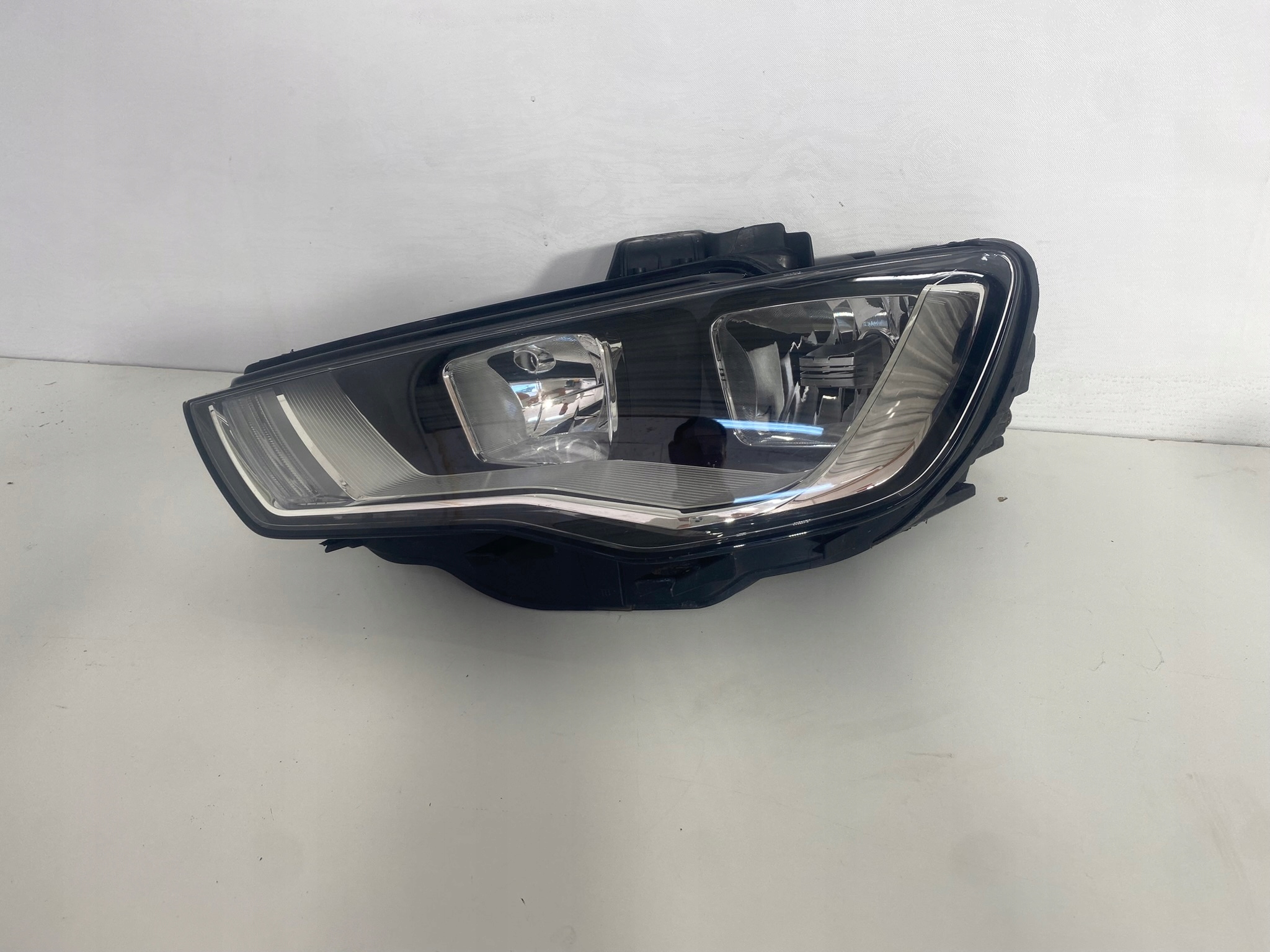 Feu avant gauche Audi A3 8V EU image 3