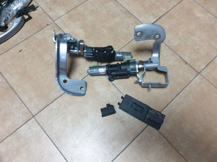 AUDI A4 B9 CHIUSURE 8W9827299B 4M0959107B