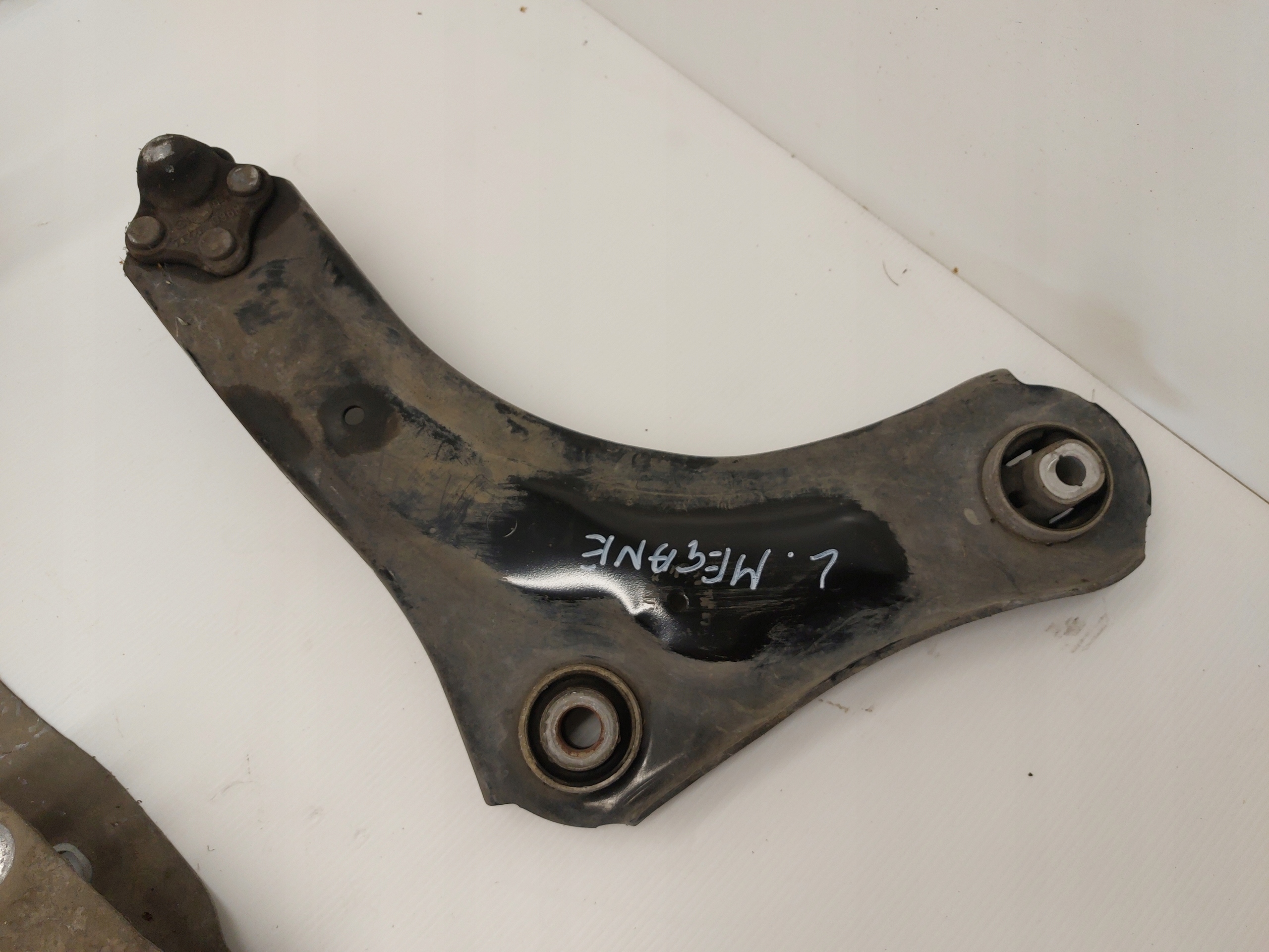 Vasen tukivarsi Renault Megane III