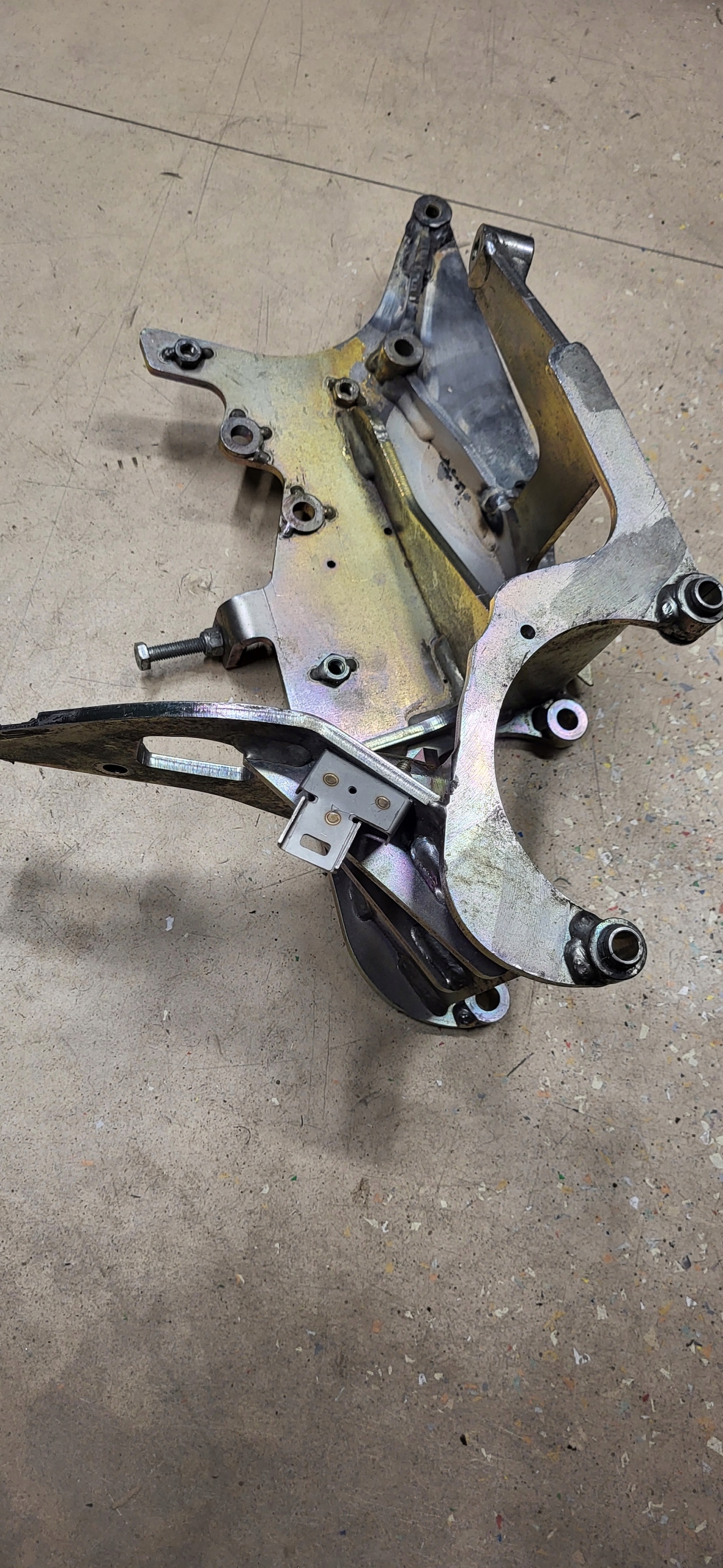 Support de compresseur Renault Master 2.3L KC12120300 image 7