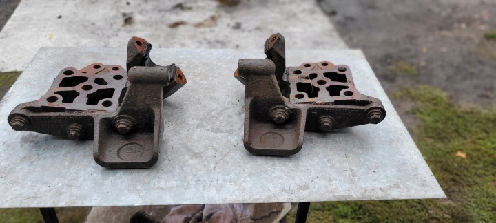 Rear Axle Support Base for Twisted Trailing Arm Mercedes Econic