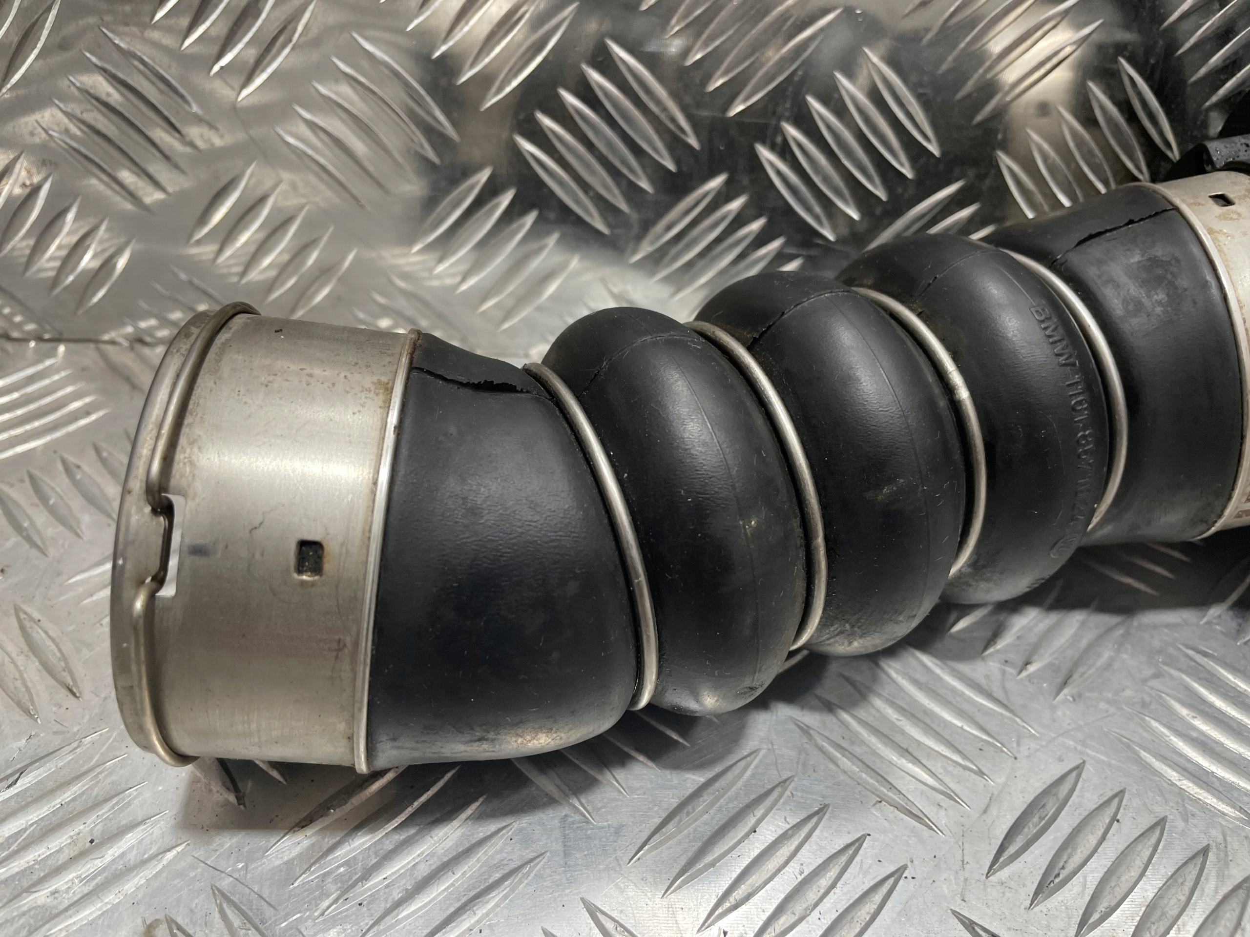 Air Hose Pipe BMW G11 G12 G14 G15 G30 G31 3.0D B57 8571024