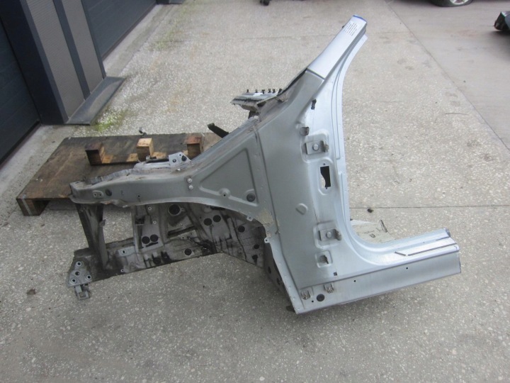 BMW X3 F25 X4 F26 vasen etukulma, kynnys, lokasuoja 7266997