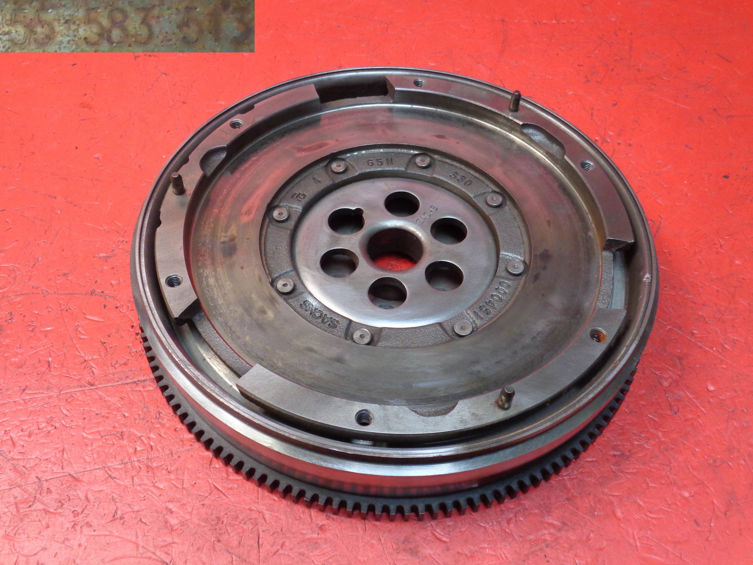 Dualmassenschwungrad Opel Corsa Astra 1.6 Turbo Z16LER 2008 55583513 image 2