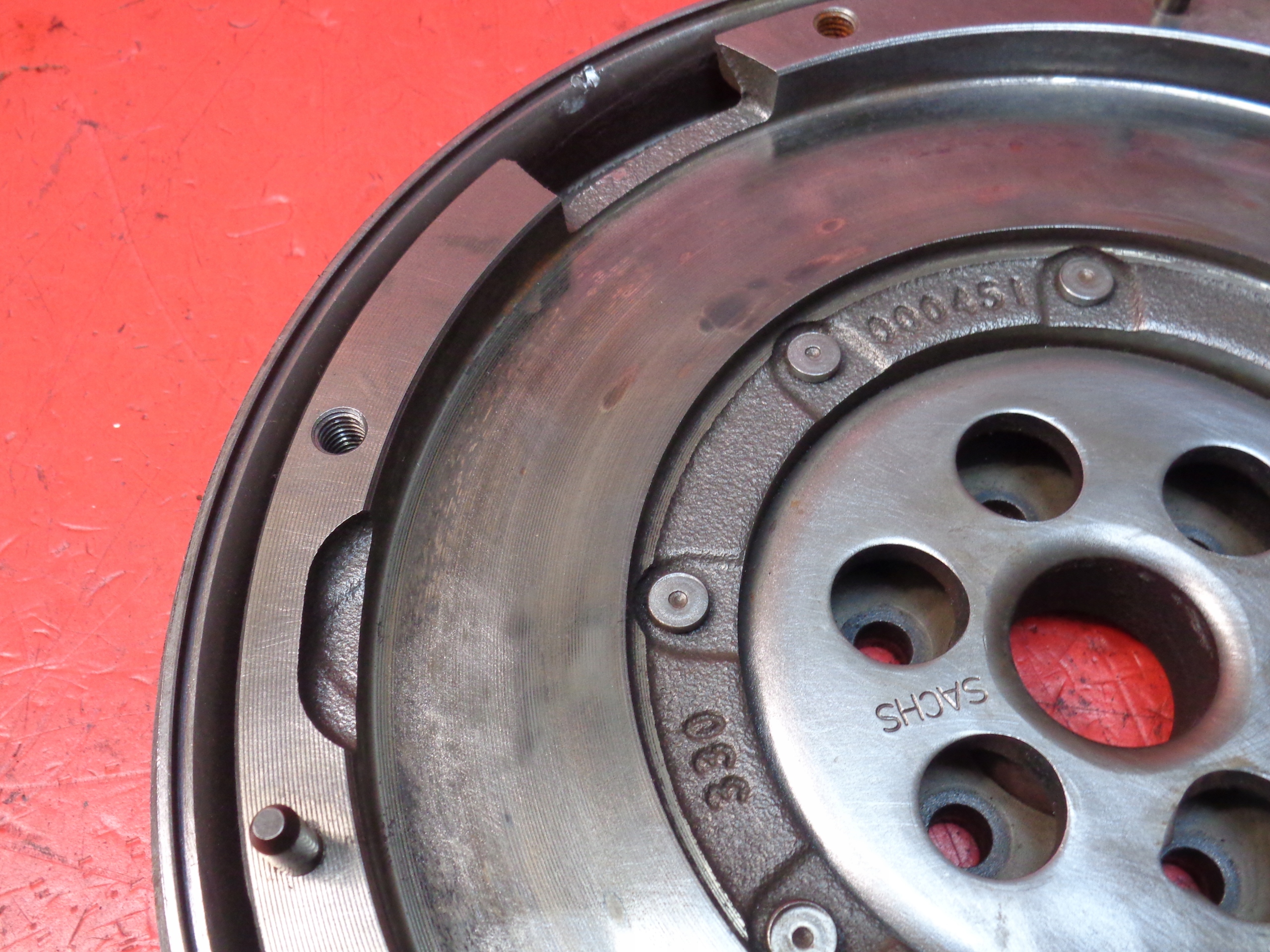 Dualmassenschwungrad Opel Corsa Astra 1.6 Turbo Z16LER 2008 55583513 image 3