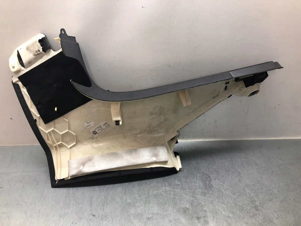 Audi A6 C7 Skydd för bagageutrymme vänster bak 4G9867245 image 3
