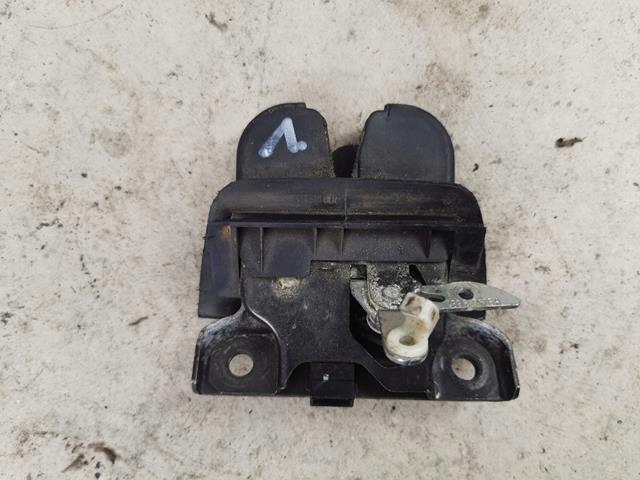 AUDI A2 A6 C5 A4 B6 AVANT REAR TAILGATE LOCK 4B9827505H