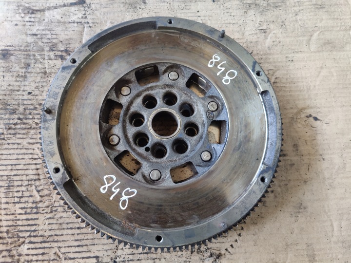 VW T5 2.5TDI KAKSOMASSA 070105266P 848