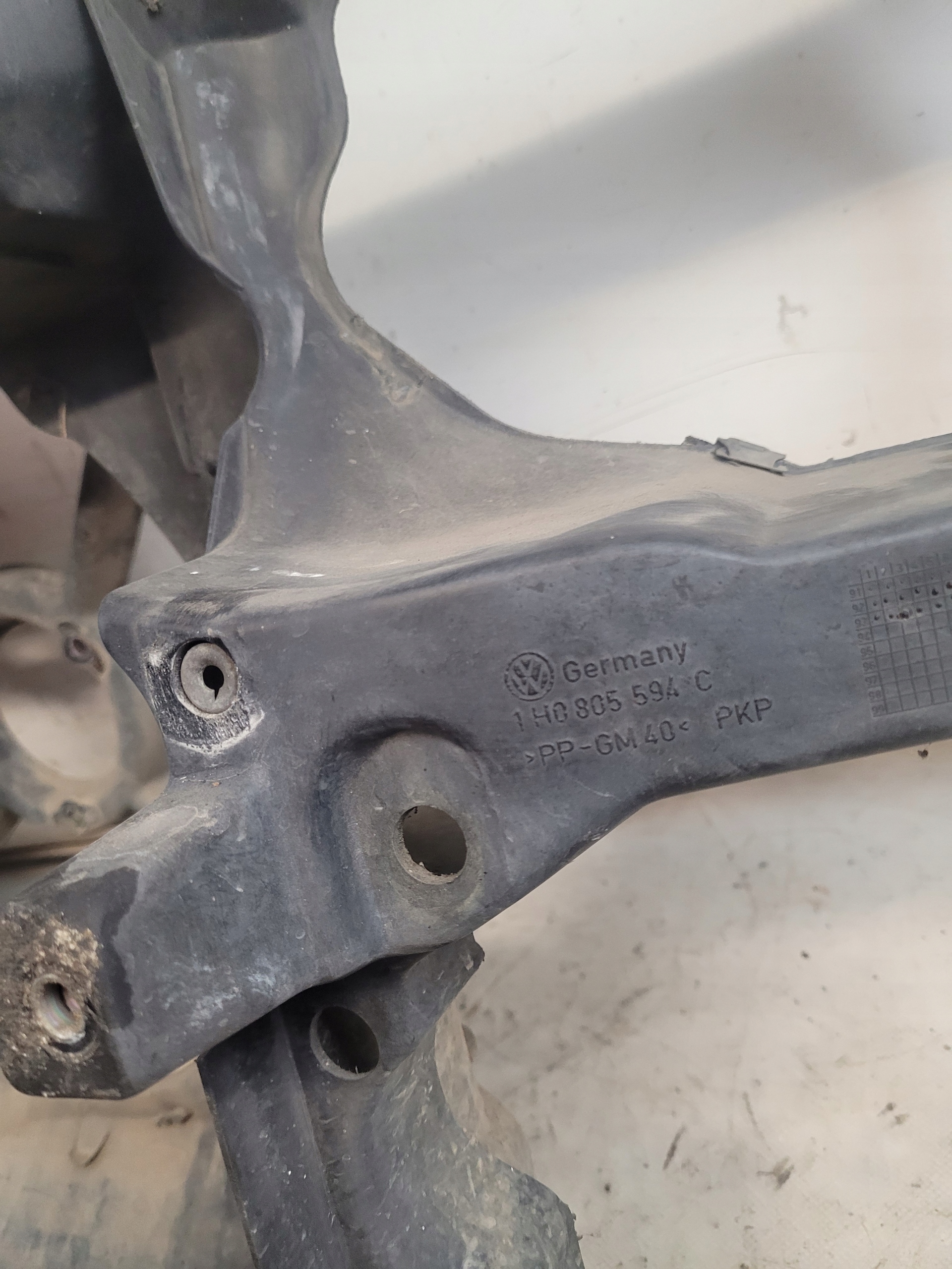 Frontremsa kylargardin OE 1H0805594C VW Vento 93