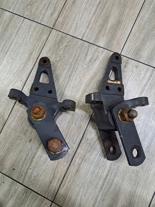 Spring Hanger Mount Left or Right Renault Premium DXi