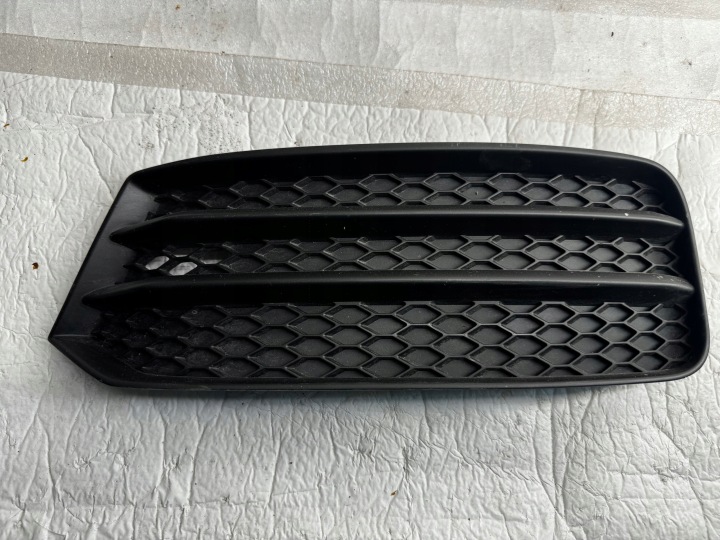 AUDI A1 LIFT LEFT BUMPER GRILLE 8XA807681B