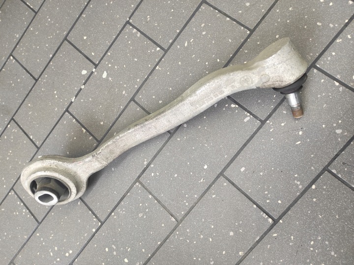 Vasen etuvarsi MERCEDES W220 A2203331305