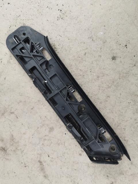 Etupuskurin liukukappale vasen VW Touran Caddy 1T0807935 1T0807049