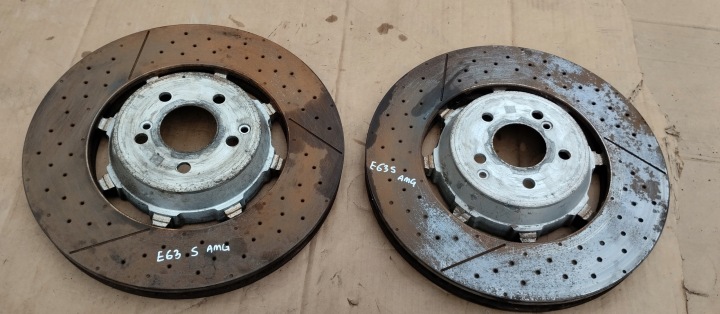 Jarrulevyt etu Mercedes E63 AMG W213 A2314211812 setti
