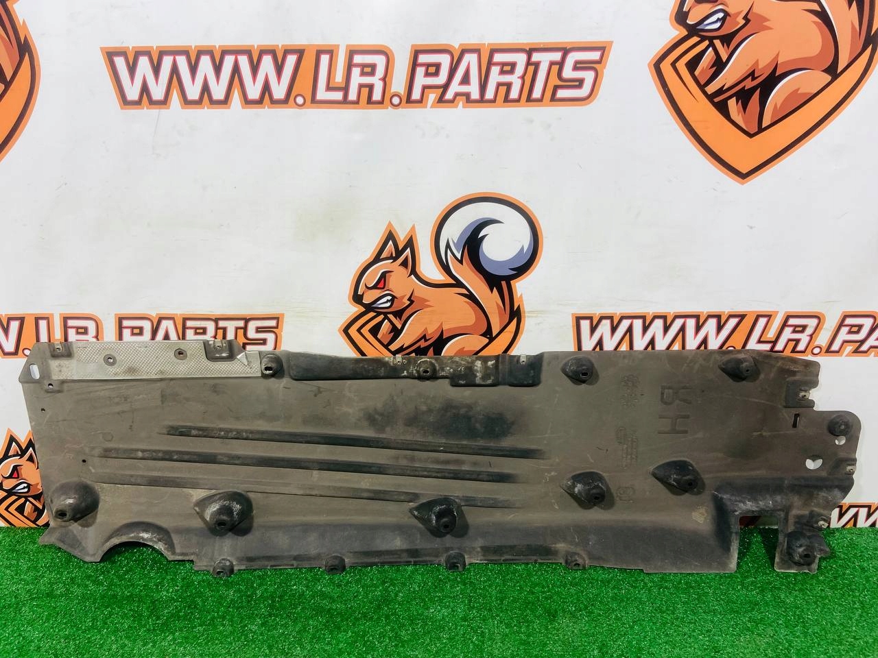 Alustan suojus oikea Range Rover Evoque L551 K8D2-104C20-AC