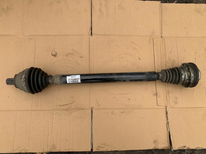 Etuakseli oikea 1K0407272KF 2.0 TDI Golf V Octavia II toimiva