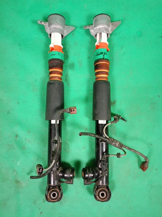 Audi Rear Shock Absorber 8F0513021D 8F0513022D