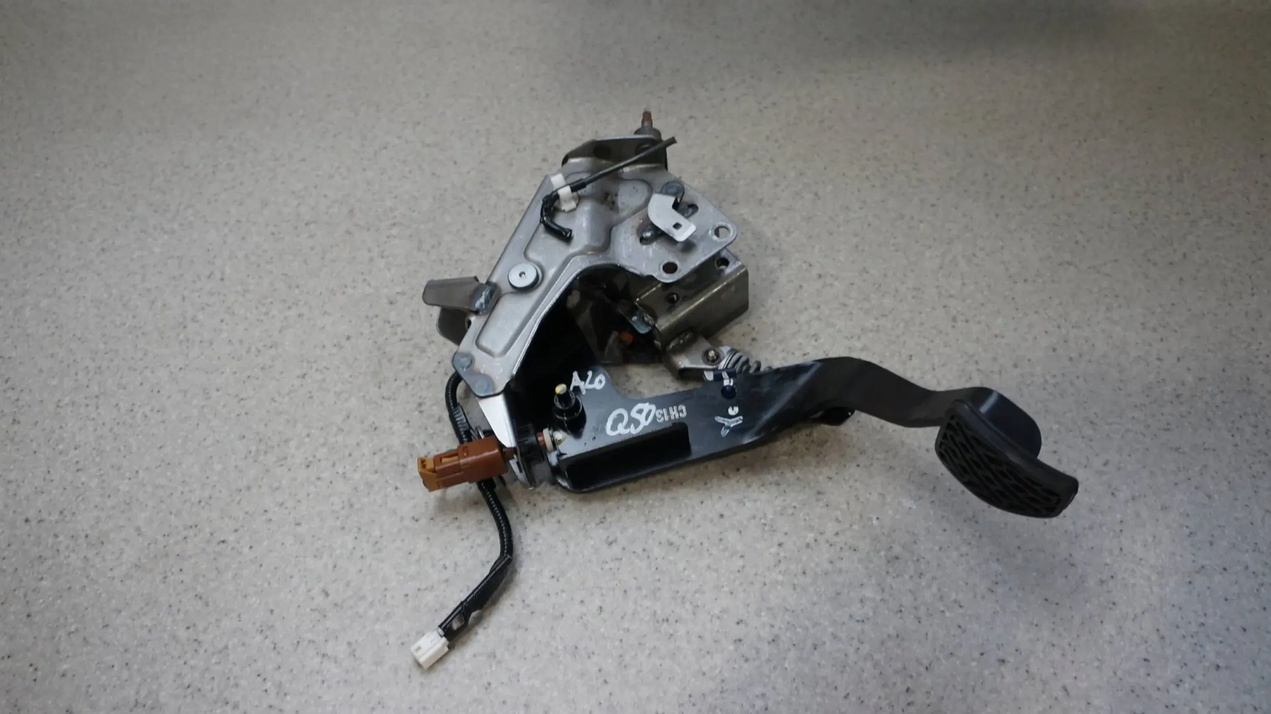 Clutch Pedal Infiniti Q50 2.2 D (UK) Used