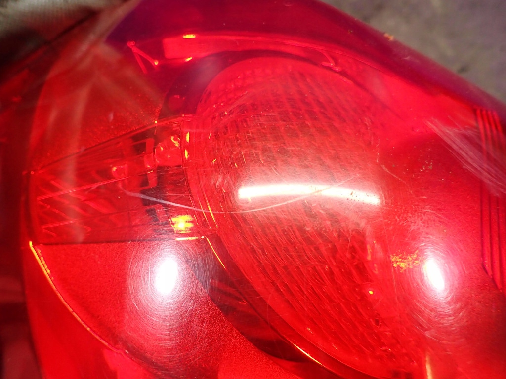NISSAN TIIDA I HB 5D 06-09 LAMPE HINTEN LINKS 26555EM01A image 6