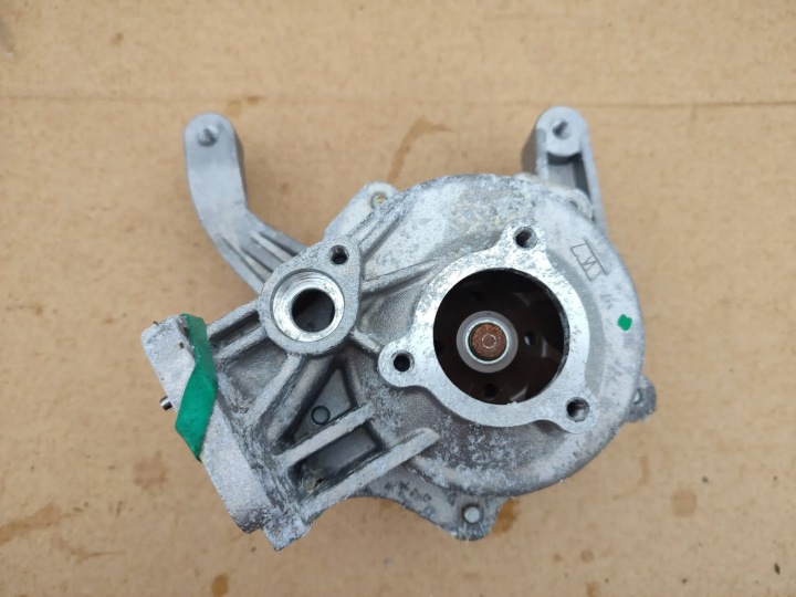 Jeep Cherokee KJ Grand 2000-2008 Chrysler Voyager 2.5 CRDi Water Pump