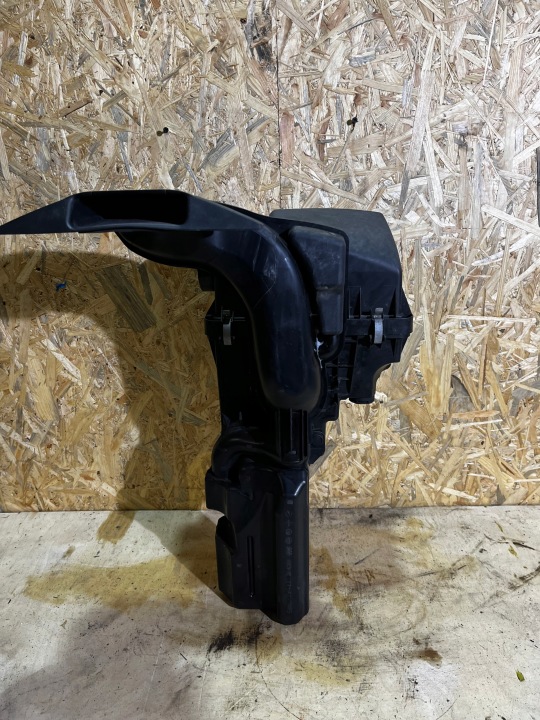 Mazda OE PY1A-13-3AY luftfilterhus nedre