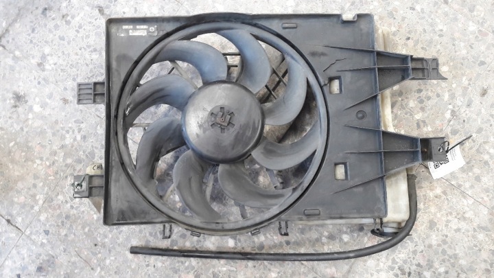 4546137 jäähdyttimen tuuletin Chrysler Daytona 92
