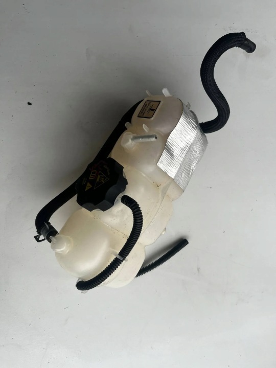 Jeep Cherokee KL coolant expansion tank 2018-
