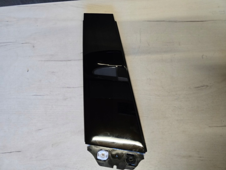 B-pilarin suojus oikea BMW 4 G26 7483006