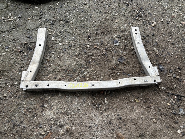 Alavahvistuspalkki jäähdyttimen alla etu Opel Adam 1.0 1.2 1.4 13360121