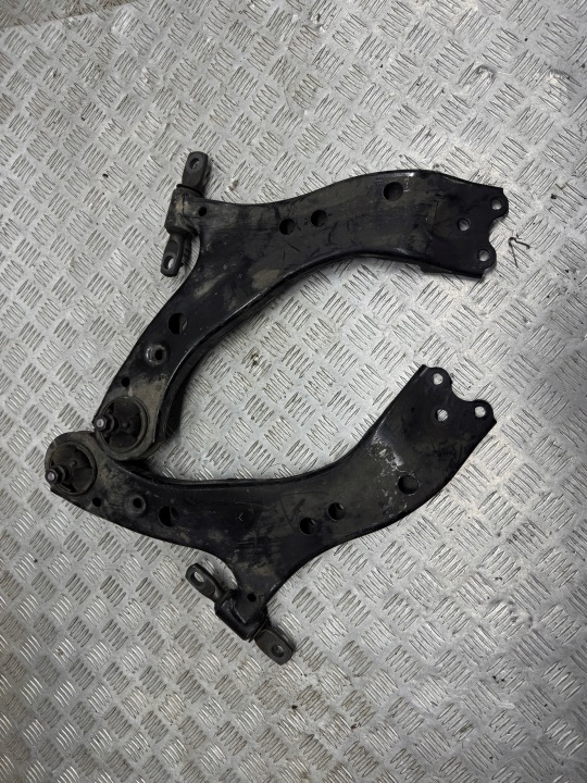TOYOTA SIENNA IV XL40 2021 etuhaarukka oikea vasen