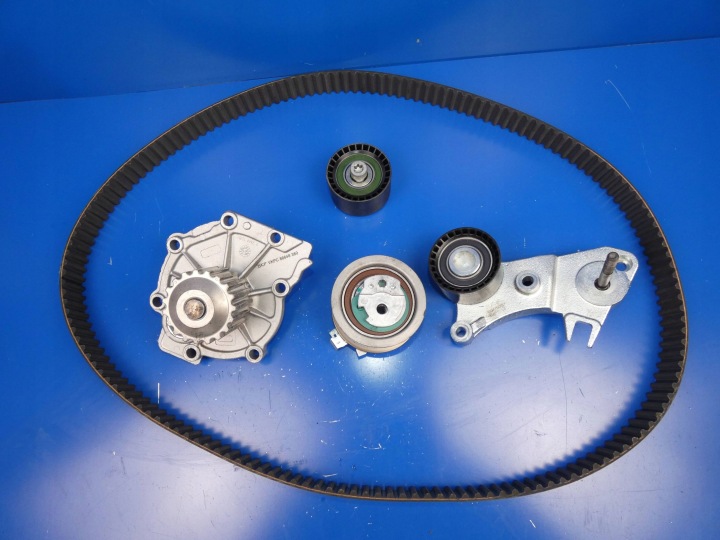 VOLVO V90 II S90 XC60 V60 S60 XC90 2.0 D4 D5 Jakohihna ja vesipumppu