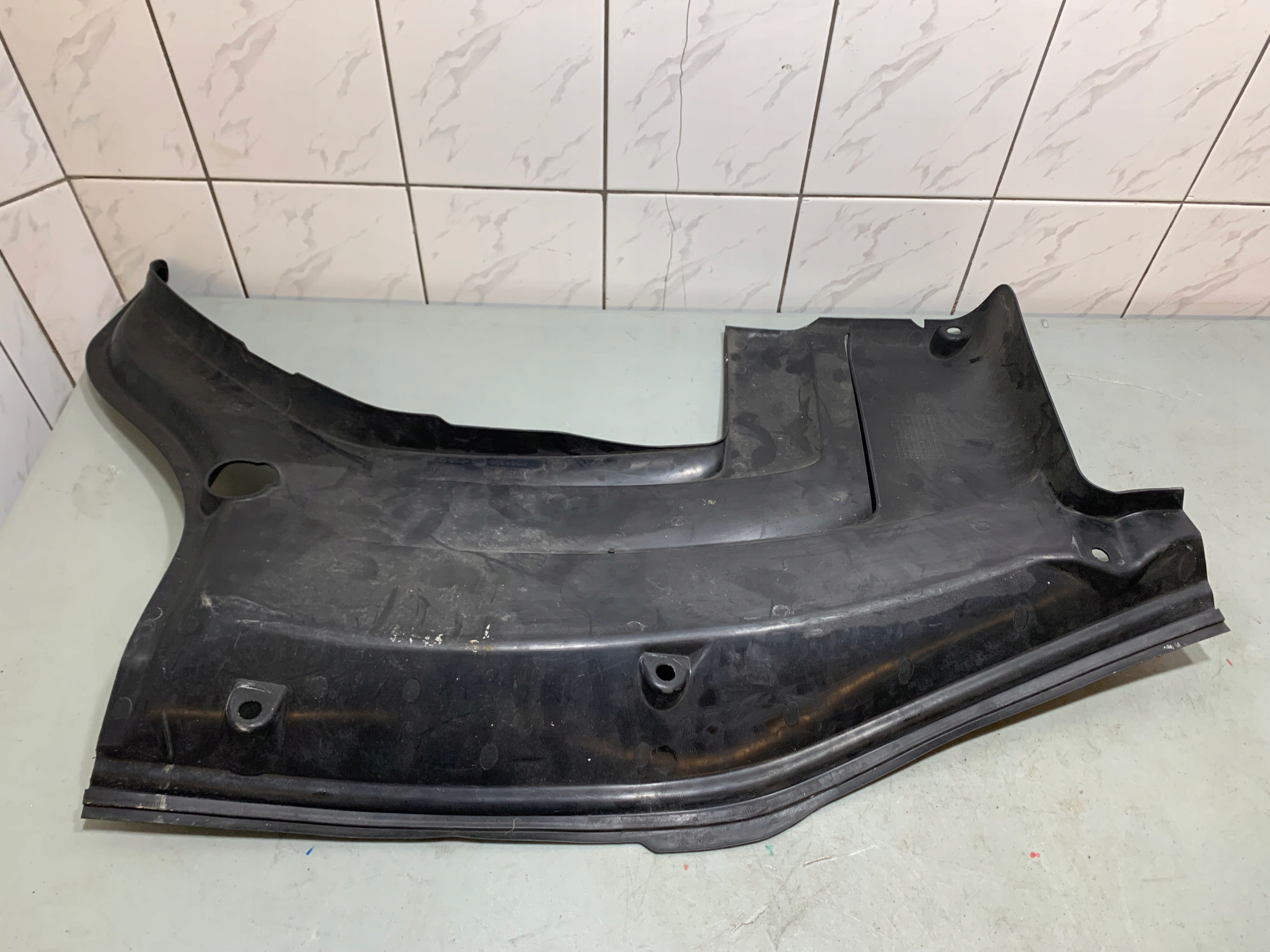81964300 Moottorin kansi Ferrari California vasen