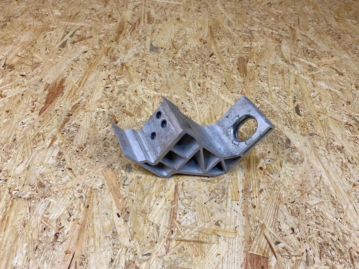 Soporte Mercedes G-klasa W463 A4636263200