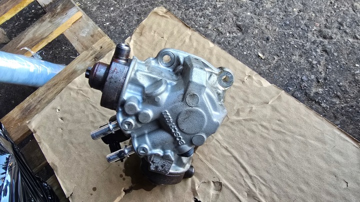 LANCIA THEMA II 11- 3.0 CRD RUISKUTUSPUMPPU 35022131F 0445010636