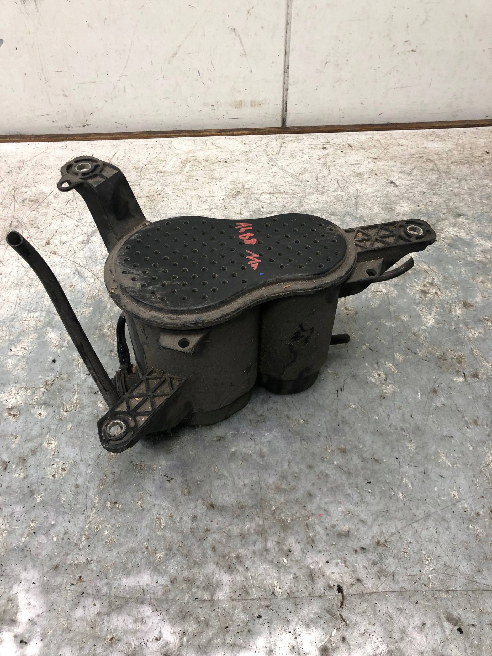 Audi A4 B8 kolfilter 8K0201799C image 2