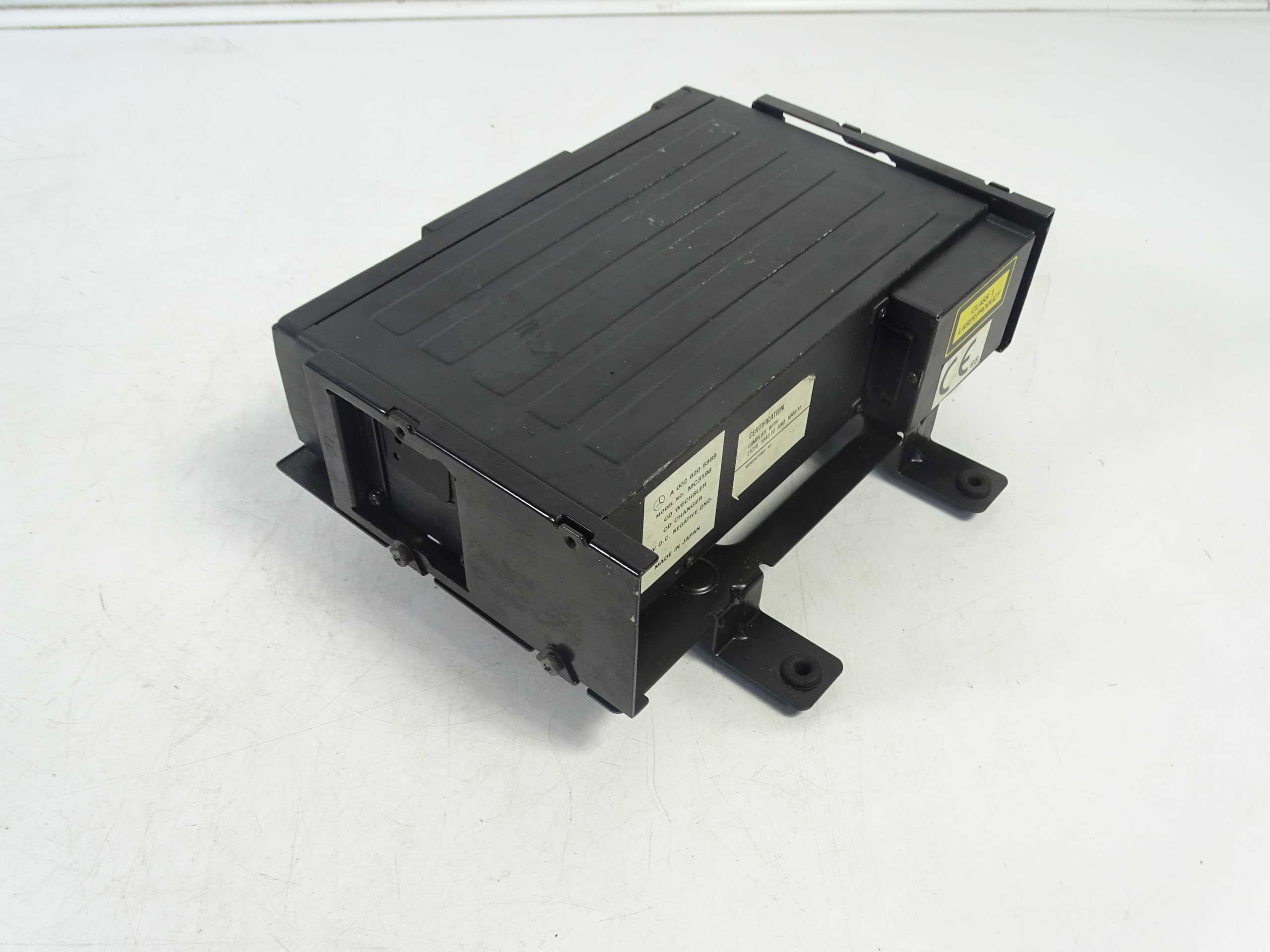 Mercedes W140 W208 W210 W638 CD-wisselaar A0028205989 defect image 5