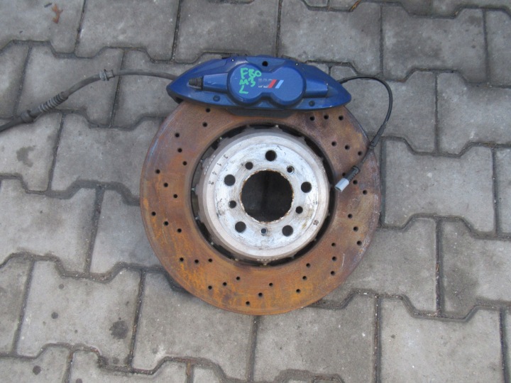 BMW F80 M3 F82 M4 Jarrulevy ja jarrusatula vasen etu