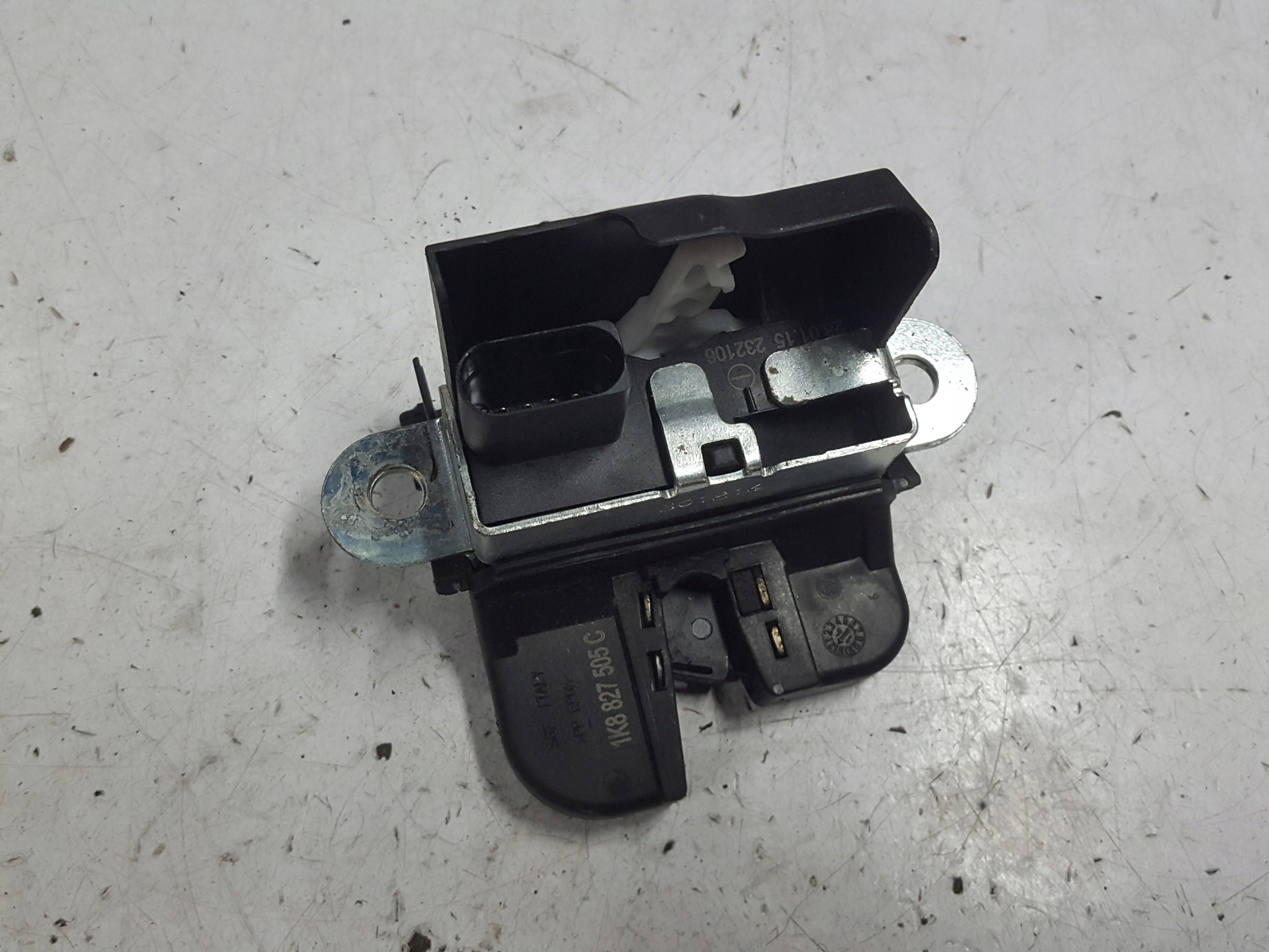 VW SCIROCCO III 08-14r REAR TAILGATE LOCK 1K8827505C image 2