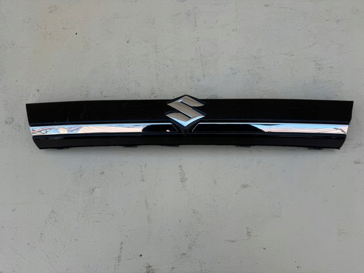 OE Takaluukun listi Suzuki SX4 / S-Cross (83940-63T00-ELB)