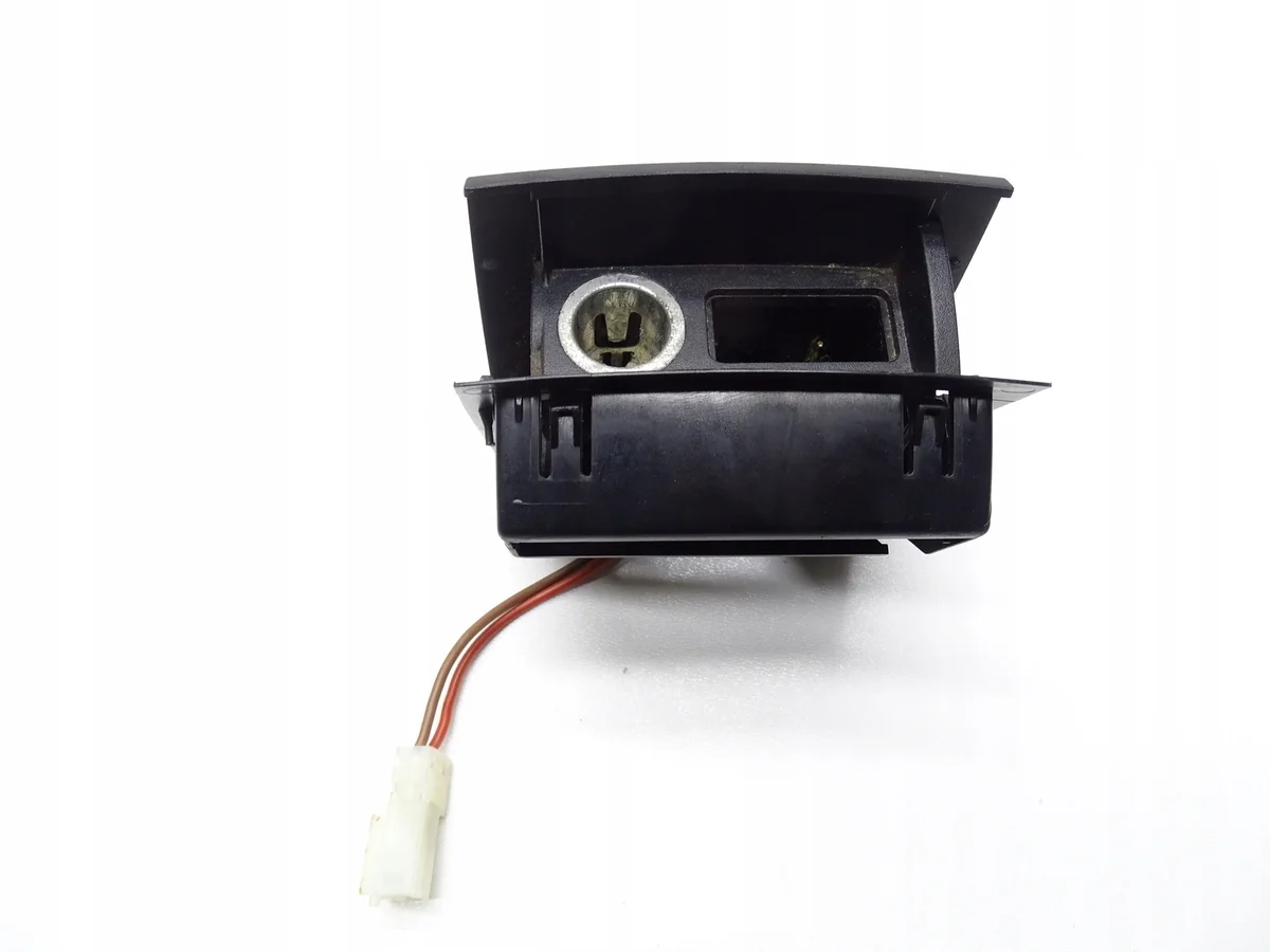 Acendedor de Cigarros BMW X3 E83 LCI Usado image 3