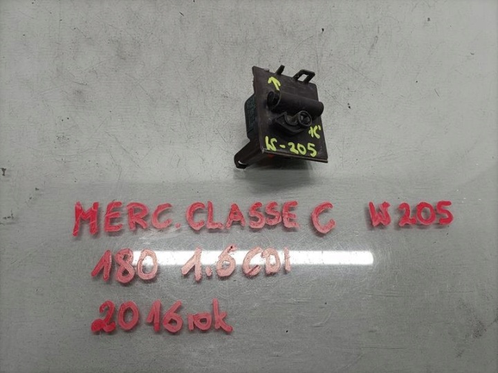 Polttoainetäytön luukun toimilaite Mercedes W205 A0008202303