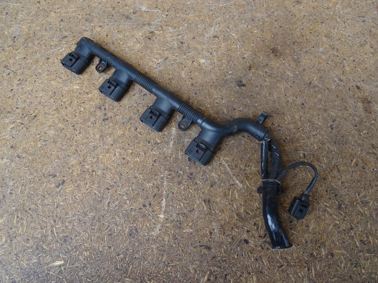 AUDI A4 B6 B7 2.0 TFSI Sytytyspuolien johtosarja 06F971824A 4B0973724