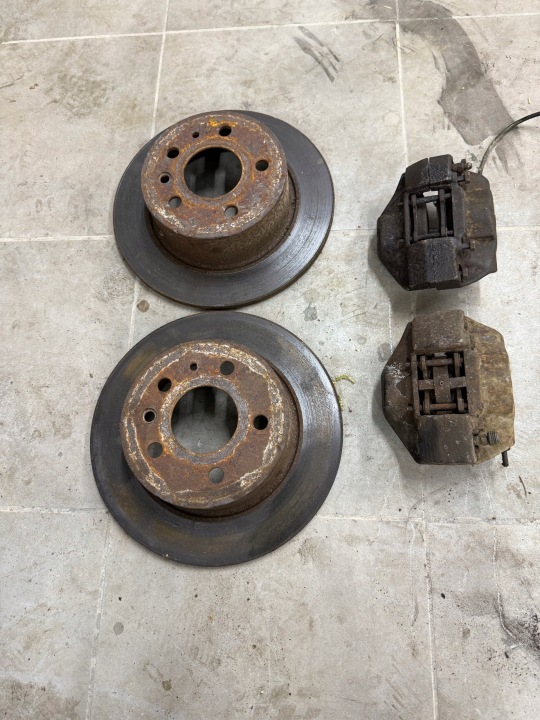 Plaquettes et mâchoires MERCEDES W116 W126 R107 AR KPL