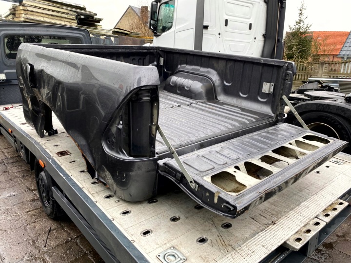 Tavaratilan kansi takakontti Toyota Hilux VIII 15- 089