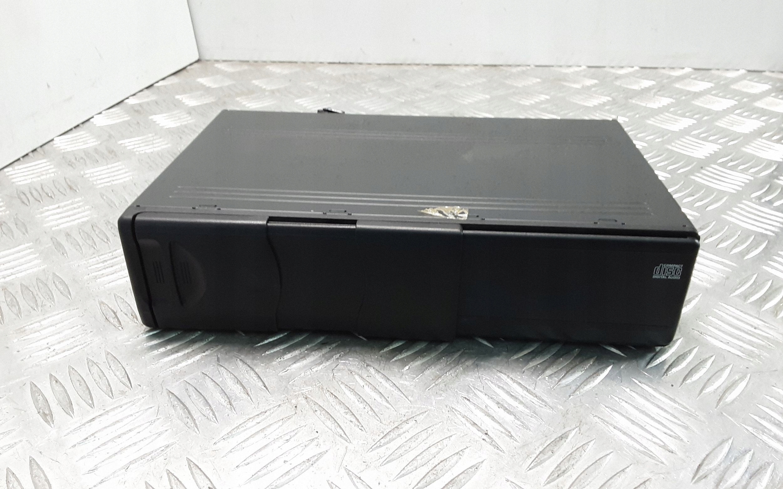 Changeur CD Land Rover Range Rover 3 2004 XQE000120 image 2